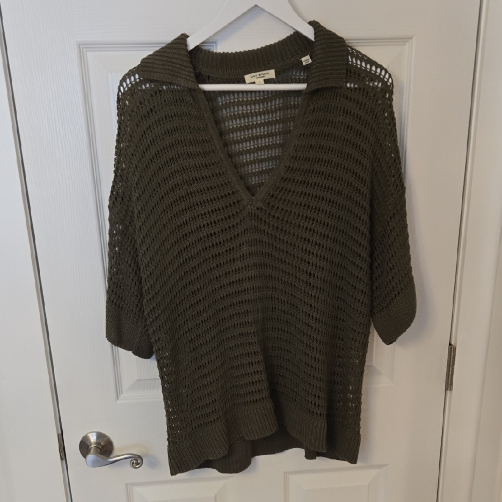 Max Studio V-Neck Green Sweater with Contemporary Fit